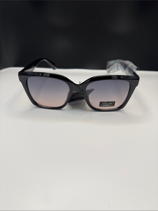 The Unbranded Brand Accessories - Classic Black Gradient Lens Women's Sunglasses (3-7)